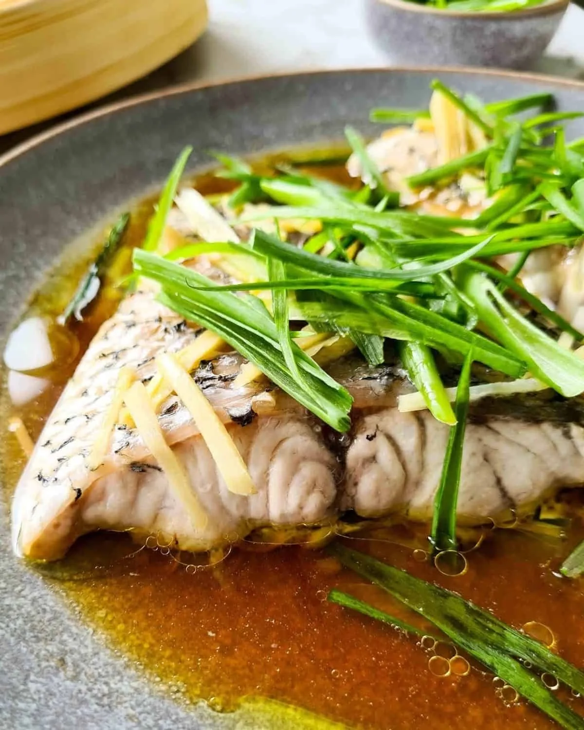 Pescado al Vapor con Jengibre y Cebollín