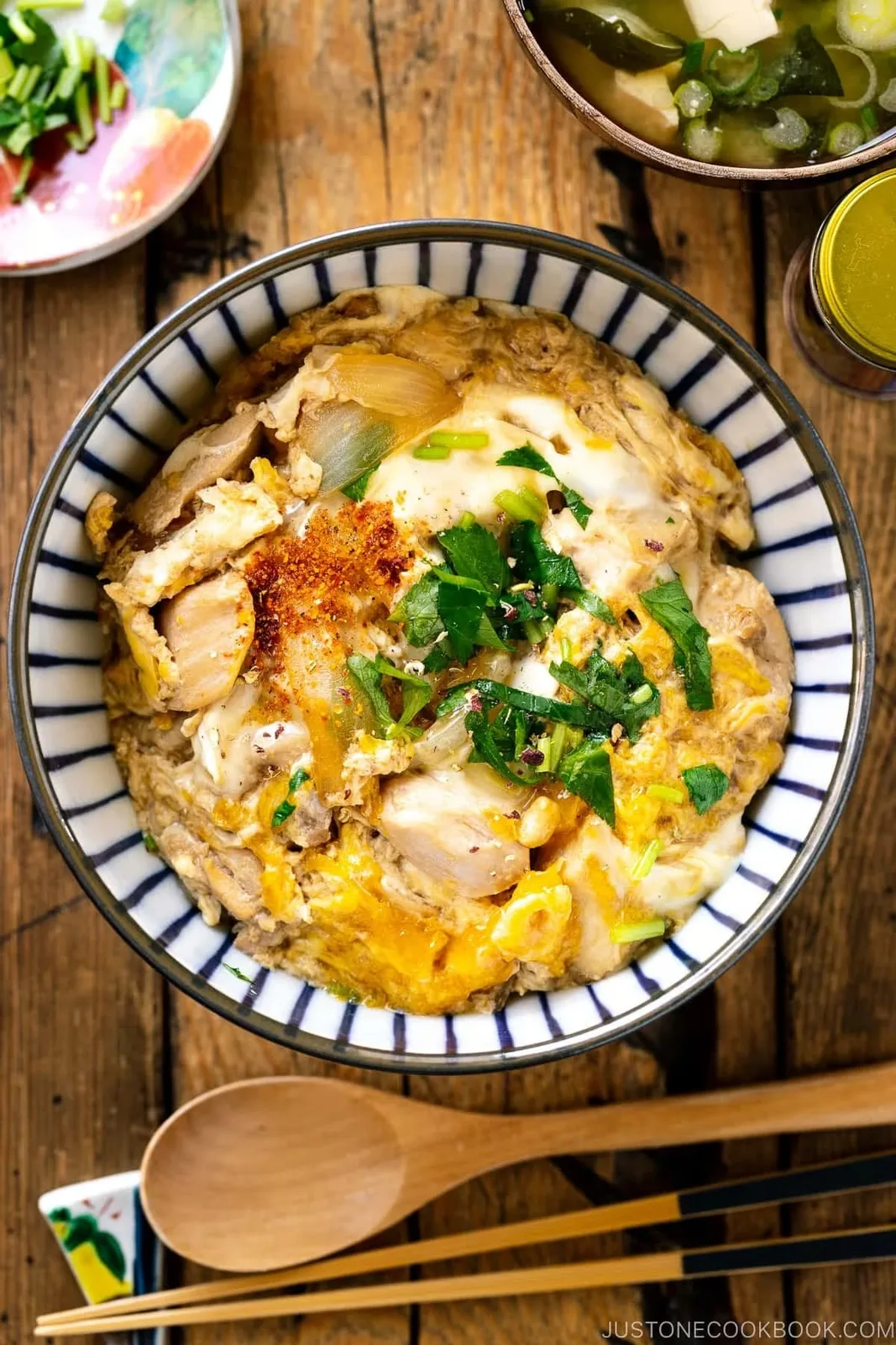 Tazón de Pollo y Huevo