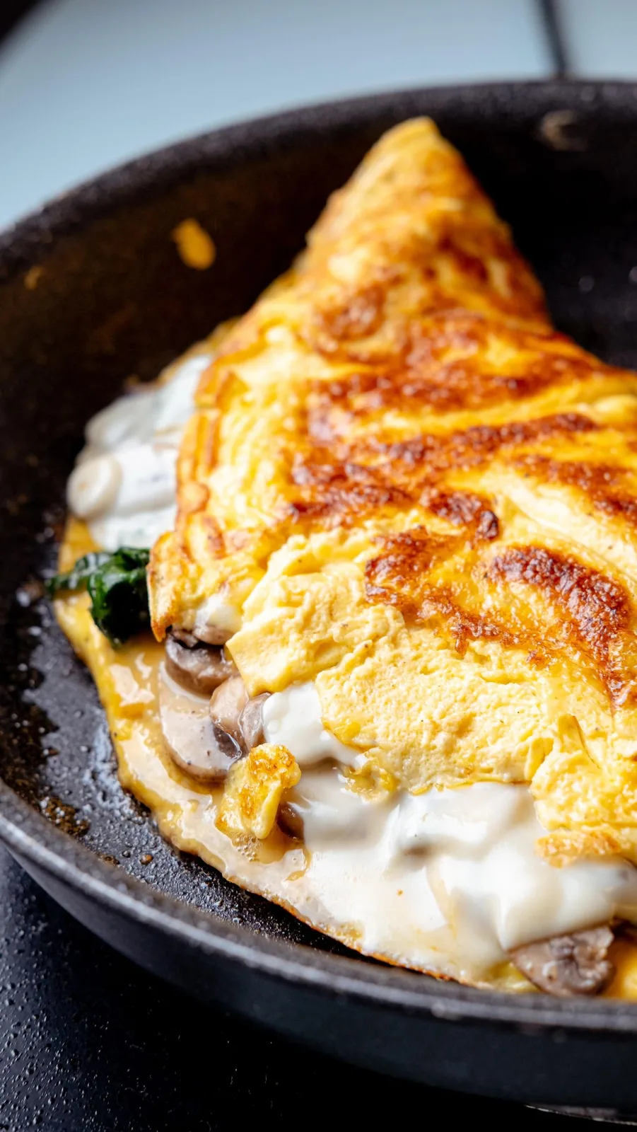 Keto Spinach and Mushroom Omelet with Cheese
